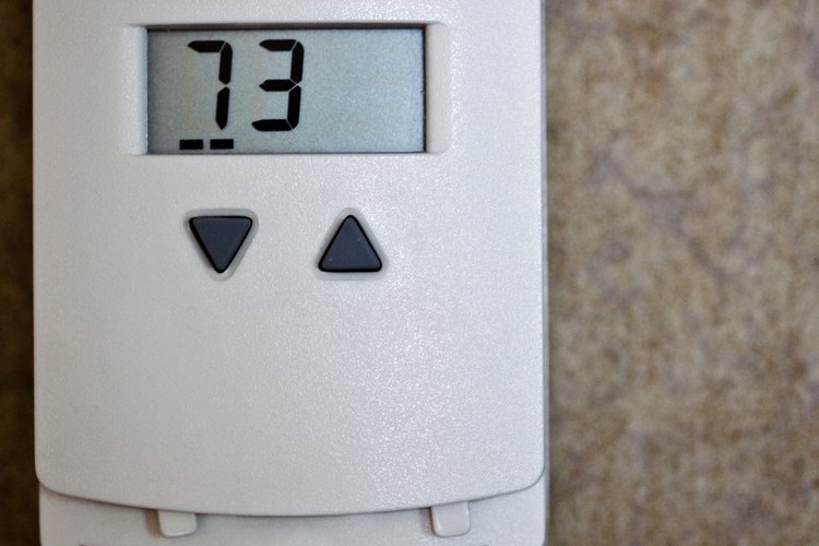 Revisar tu termostato requiere sólo de una pequeña cantidad de conocimiento.