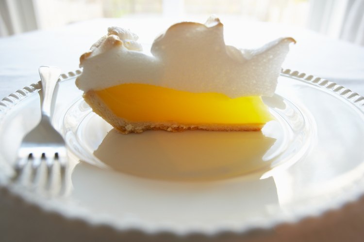 Fíjate como el merengue se superpone con la masa.