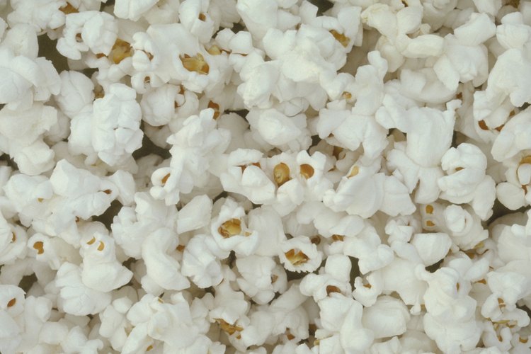 Evita darle a tu bebé alimentos que le puedan provocar asfixia.