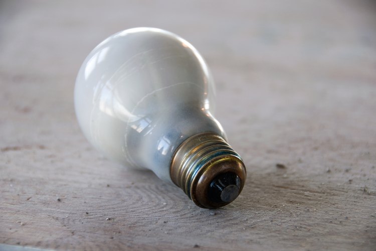 La bombilla de luz eléctrica fue inventada en 1878.