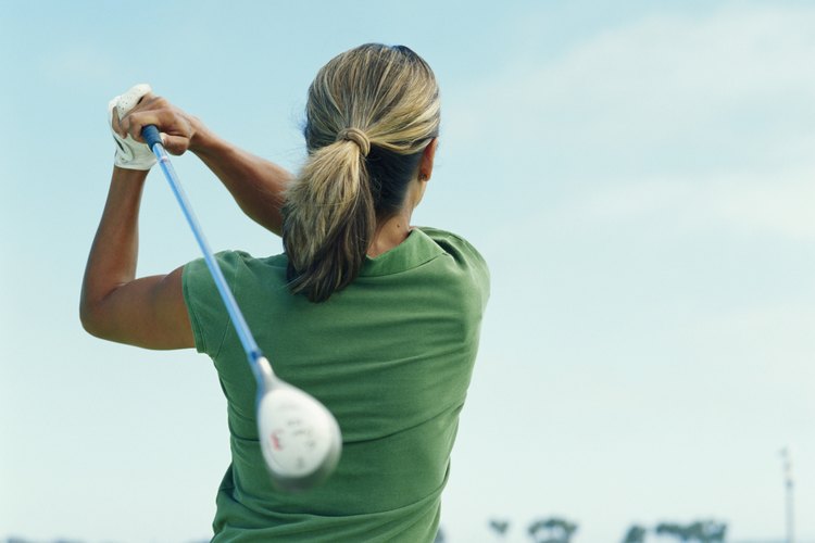 A los hombres y mujeres de capricornio les gusta jugar al golf.