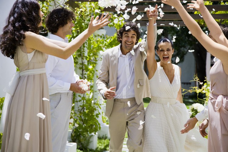 Tu renovación de votos de boda puede ser tan grande o pequeña como lo desees.