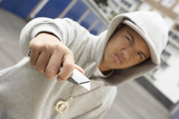 Las pandillas juveniles provocan más violencia en su comunidad.