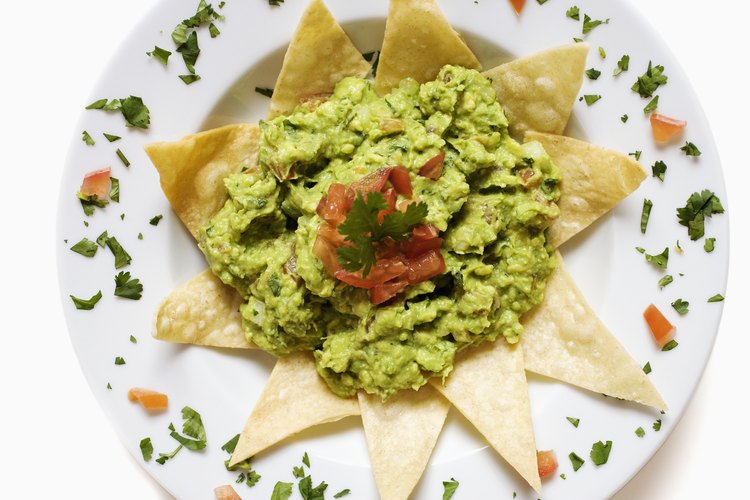 Conserva tu salsa guacamole verde brillante y apetitosa.