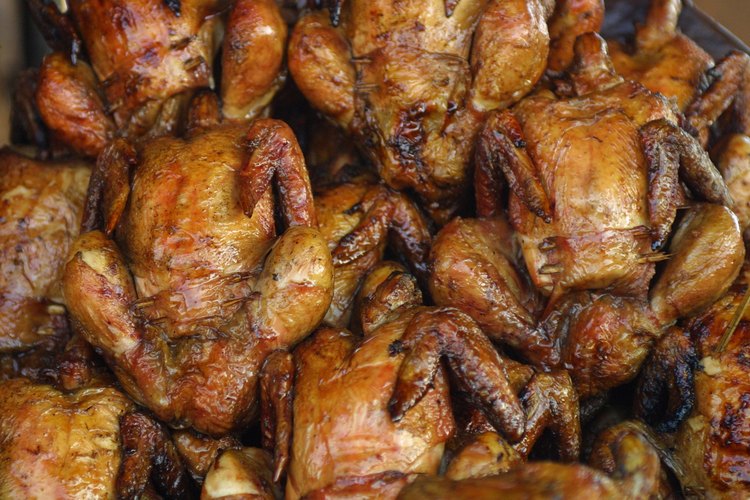 Cómo cocinar pollo en trozos en un horno asador eléctrico.