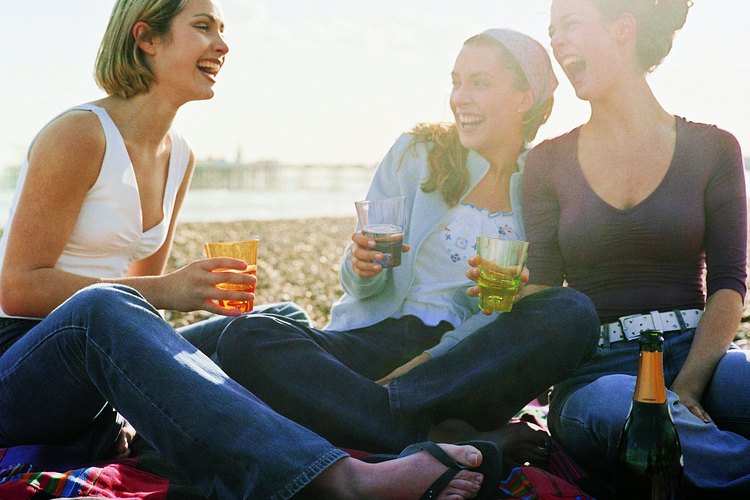 La comida para una cena en la playa es muy fácil de hacer sin necesidad de mucho tiempo.