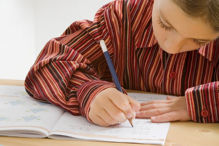 Pídele a tu niño que escriba un poema o una carta a la abuela.
