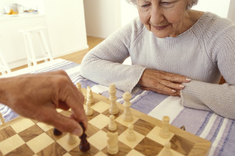Parejas de todas las edades pueden disfrutar de juegos en la noche de la cita.