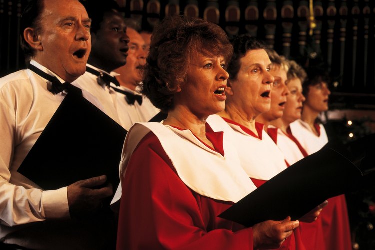Coro cantando canciones de Navidad.