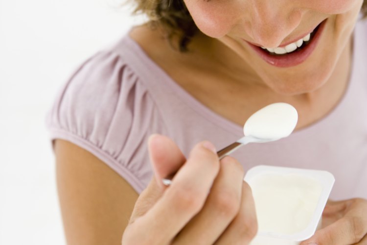 Una porción típica de yogur estilo griego tiene más del doble de las proteínas del yogur regular.