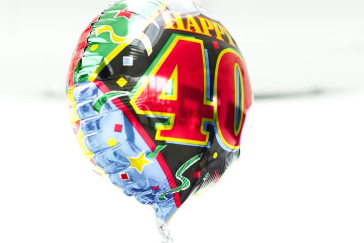 Busca un regalo especial para sorprender al protagonista de esta fiesta.