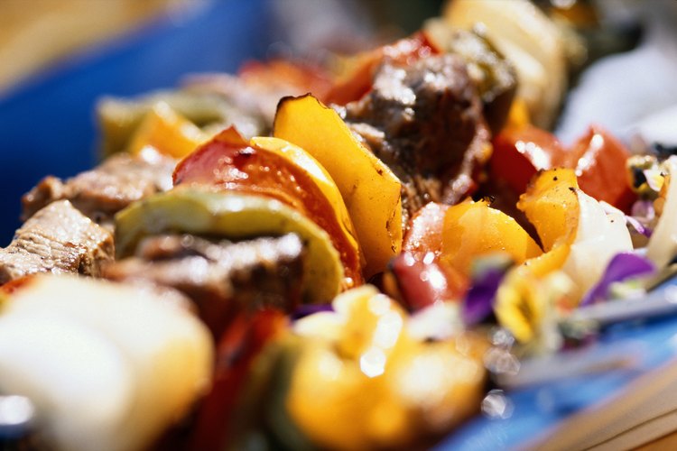 Disfruta de las brochetas a la parrilla en tu hogar hechas en tu horno.