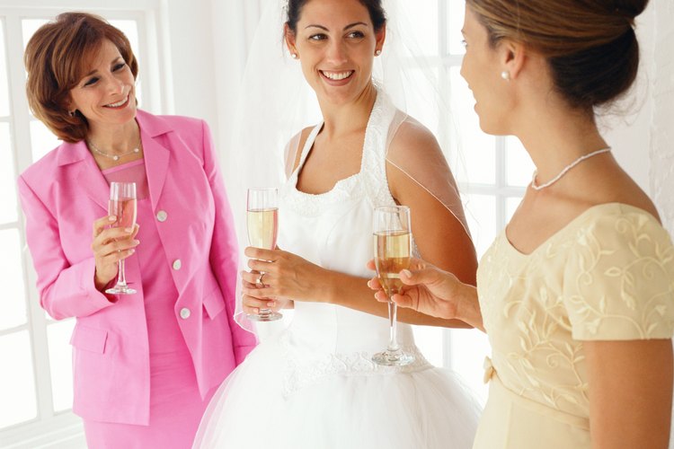 La madre de la novia juega un papel importante en cualquier boda.