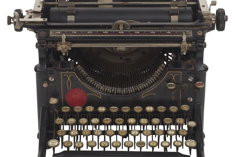Comprueba el número de serie bajo el carro de la máquina de escribir.