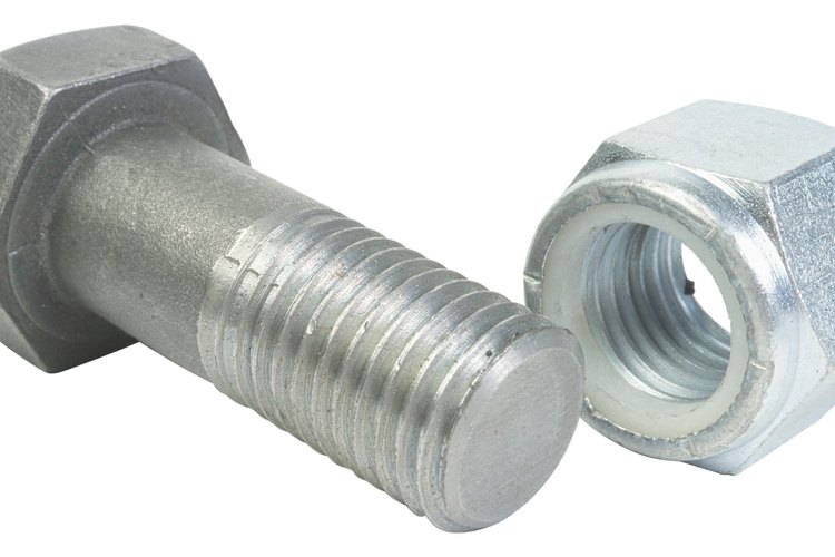 Sacar un tornillo hexagonal barrido es difícil, pero existen algunas estrategias para hacerlo.