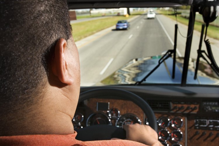Los camioneros necesitan una serie de herramientas, principalmente para la reparación del camión si las cosas pequeñas se descomponen.