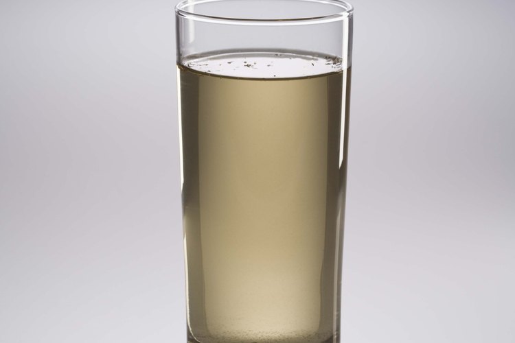 El agua turbia es un signo de partículas de arcilla coloidal en tu pozo.