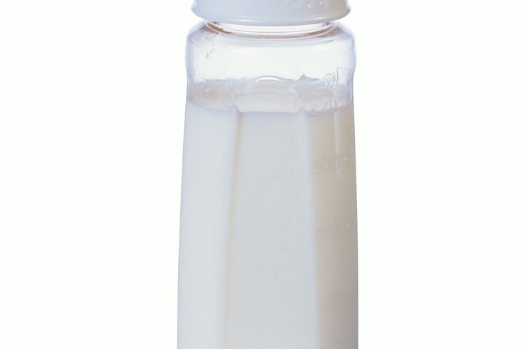 Siempre sostén a tu bebé mientras está alimentándose del biberón.
