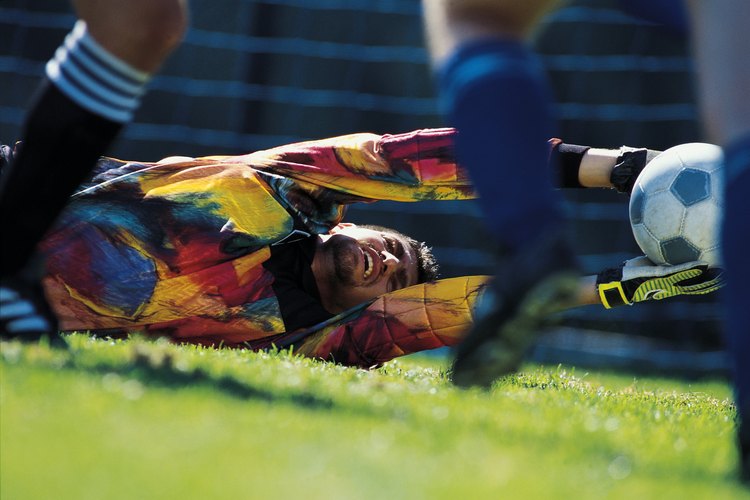 Los porteros mejor pagados son capaces de hacer paradas definitivas en un partido de fútbol.