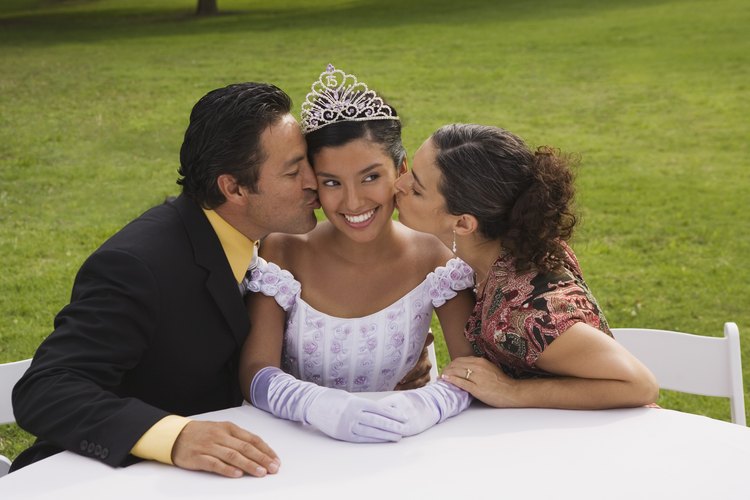 Una fiesta de quince años gira alrededor de la invitada de honor.