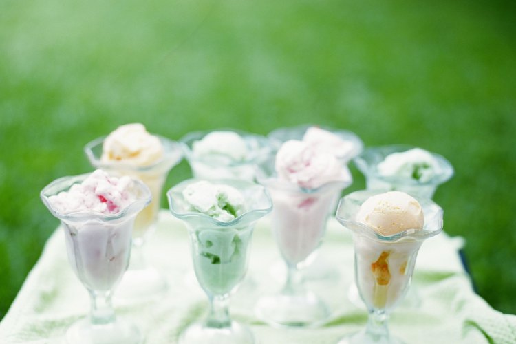 Puedes crear helado de diferentes sabores usando leche de soja.