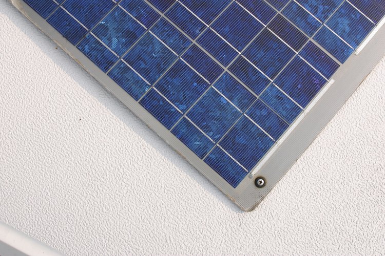 Ten cuidado con los paneles de cristal más nuevos que presenten grietas o condensación bajo el cristal.