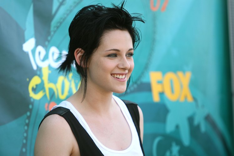 Consigue un peinado recogido original como el de Kristen Stewart.