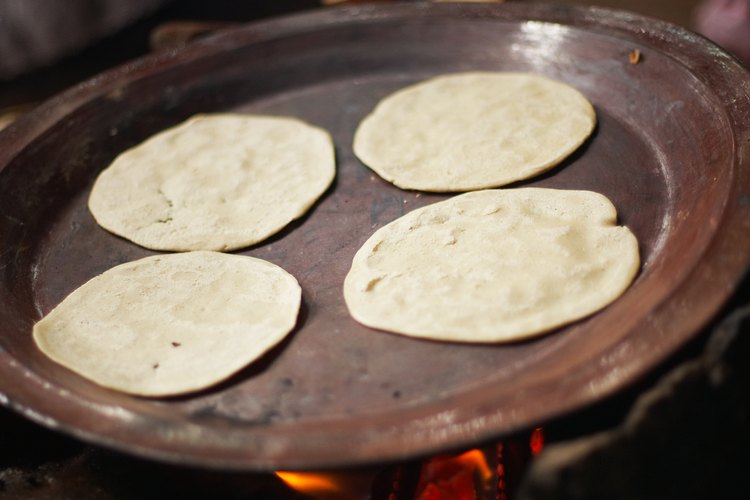 Elimina la grasa persistente de la plancha de cocina.