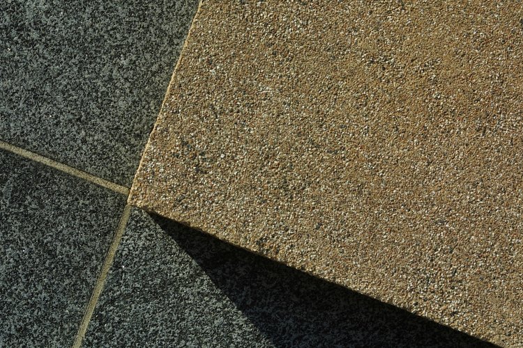 El concreto se puede vertir o colocar en forma de baldosas para formar el piso.