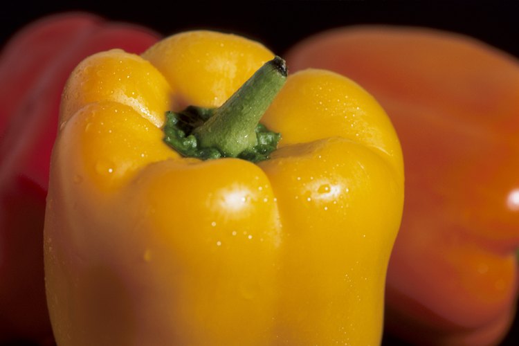 Los pimientos amarillos proporcionan un valor nutritivo ligeramente diferente de los que son de color verde o rojo.