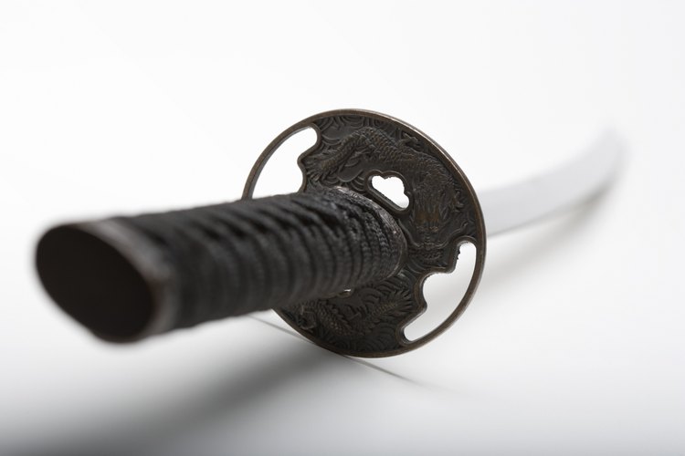 Reúne las herramientas para pulir la katana.