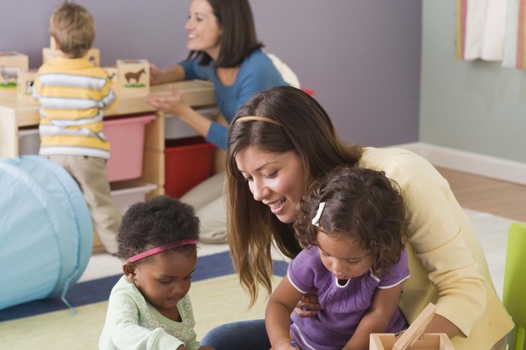 Los colores fuertes ayudan a crear un ambiente positivo de aprendizaje para los niños en edad preescolar.