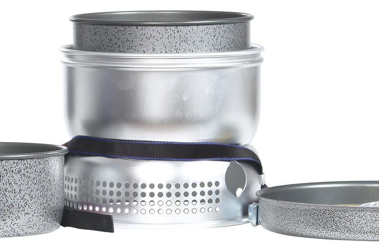 El aluminio es lo suficientemente blando como para ser fácilmente moldeado en piezas de utensilios de cocina.