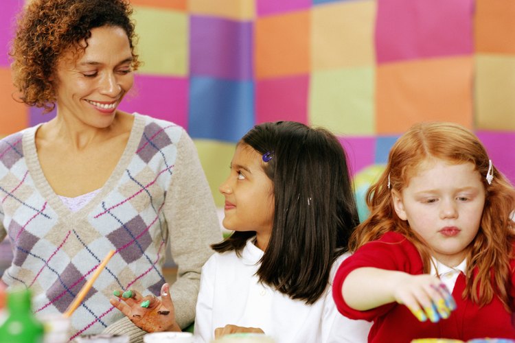 Los niños pequeños prefieren colores luminosos y cálidos.
