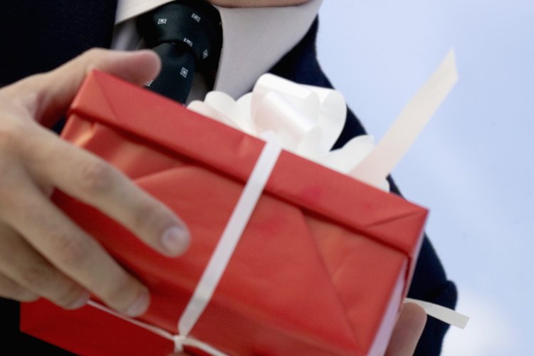 Hay distintas formas para recompensar el compromiso de un empleado con tu empresa.