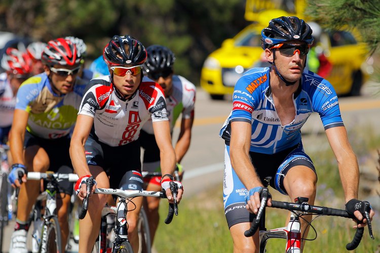 Tu familia no tiene que entrar en carreras tales como la USA Pro Challenge de 2012 pero Boulder es bien conocida por ser apta para andar en bicicleta.