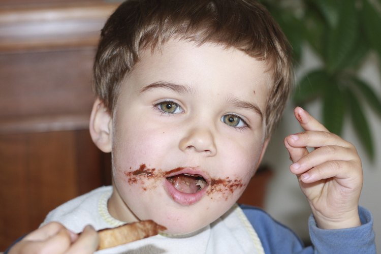 La cafeína en el chocolate puede dificultar que tu niño se calme antes de irse a dormir.