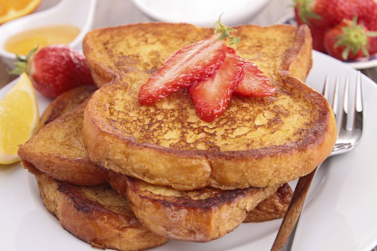 La tostada francesa es una alimento fácil de hacer y fácil de comer para los bebés más grandes.