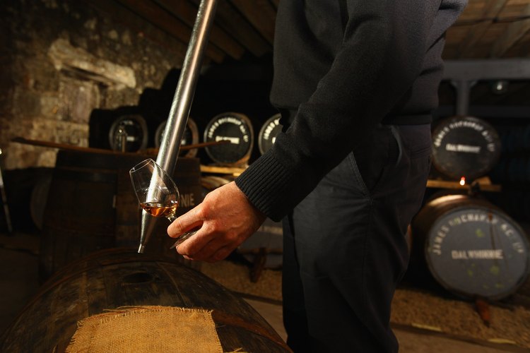 El licor de malta sólo puede hacerse con la levadura fermentada en el fondo del tanque.