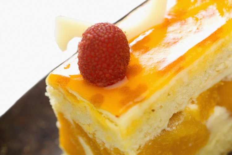 Existen muchas opciones deliciosas para rellenar un pastel, agregando un estallido de sabor.