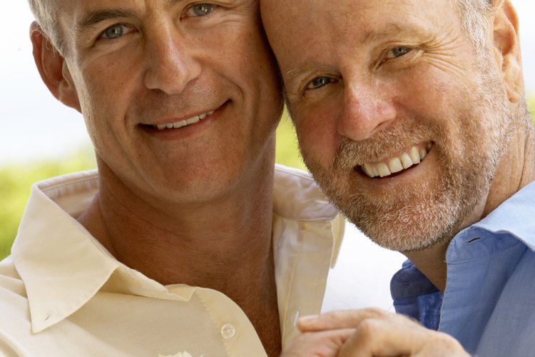 Las parejas pueden escribir sus propios votos para bodas gay.