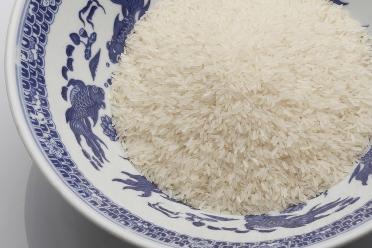 Usa arroz común en una compresa reutilizable.