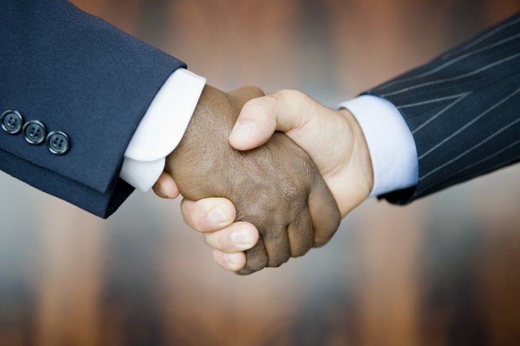 Crear líneas fuertes de comunicación ayuda a mejorar las relaciones laborales con los sindicatos.