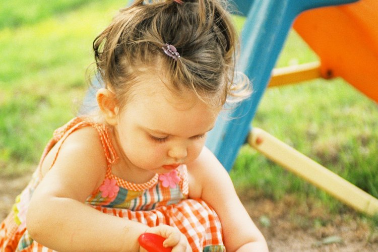 La tierra es un artículo no alimenticio que la mayoría de los niños prueba en un momento u otro.