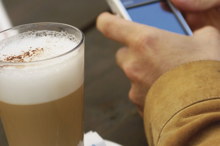 El café latte combina café caliente y leche hervida.