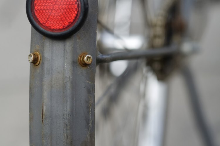 Los reflectores hacen que tu hijo esté visible cuando pase en la calle en bicicleta.