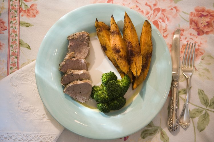 Sirve batatas como una nutritiva guarnición.