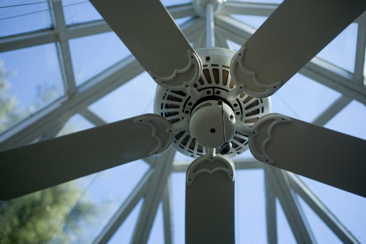 Los ventiladores de techo de cinco aspas son más eficientes energéticamente que los ventiladores de techo de cuatro paletillas.