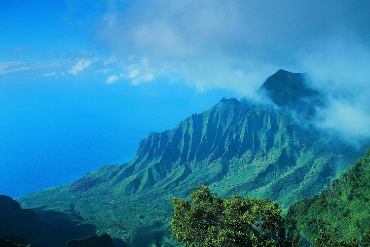 Kalalau Valley ofrece un respiro a los excursionistas que completaron la primera mitad de una caminata de ida y vuelta de 22 millas.