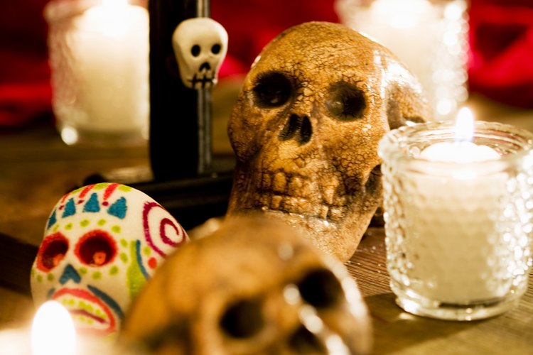 La realización de varios rituales es parte del Día de los Muertos.